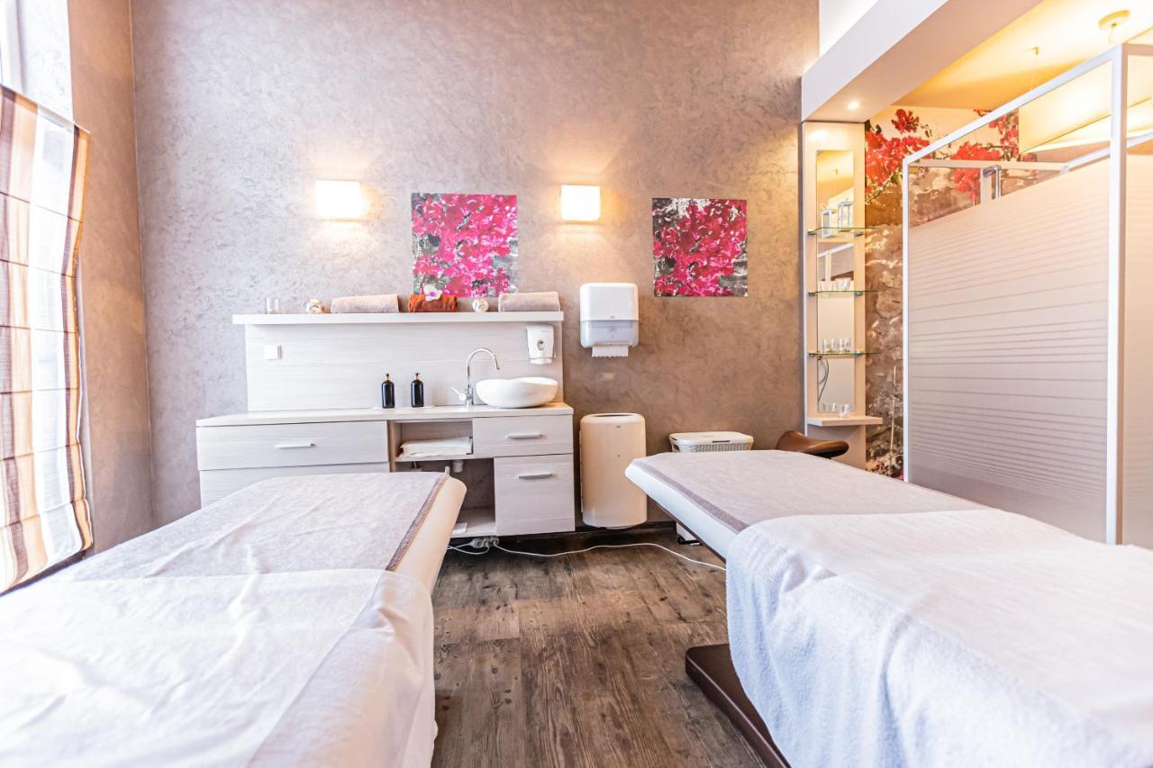 Hotel Olivia Medical Spa Skomielna Czarna Exterior foto